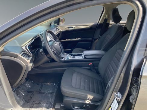 Used 2020 Ford Fusion SE FWD image 9