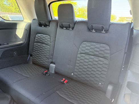 Used 2022 Nissan Pathfinder SV w/ SV Premium Package FWD image 9