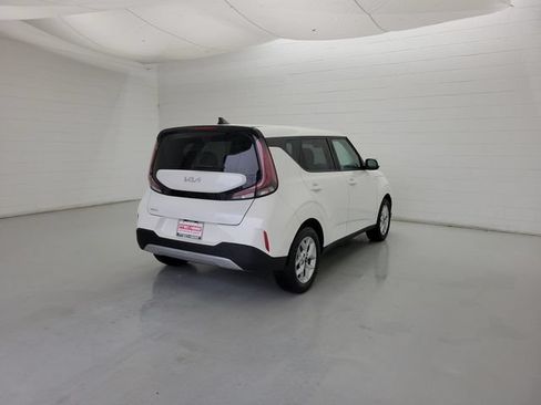 Used 2024 Kia Soul LX w/ Option Group 015 FWD image 5