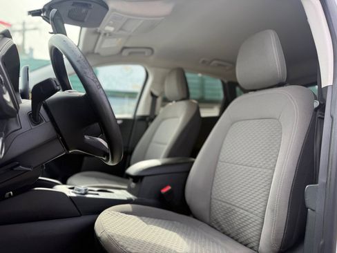 Used 2021 Ford Escape SE image 9