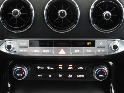 Used 2019 Kia Stinger GT2 AWD/4WD image 30
