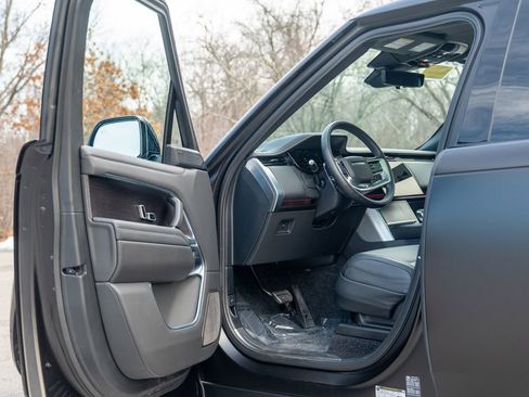 Used 2025 Land Rover Range Rover Autobiography image 11