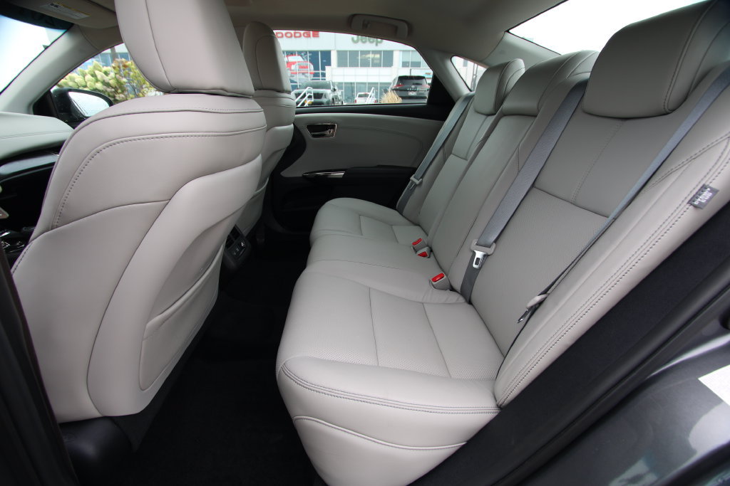 Used 2018 Toyota Avalon Limited w/ All Weather Liner Package FWD image 7