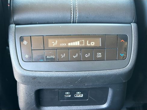 Used 2025 Nissan Pathfinder SL AWD/4WD image 20