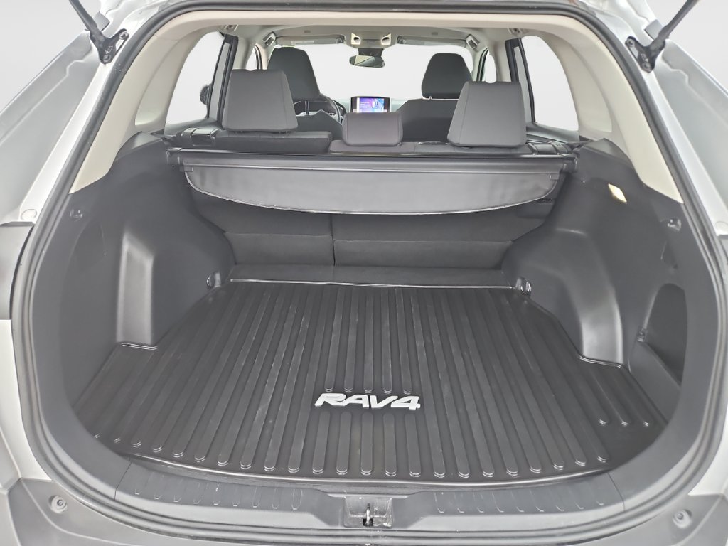 Used 2025 Toyota RAV4 XLE FWD image 9