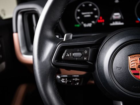 Certified 2026 Porsche Cayenne AWD/4WD image 17