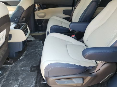 New 2026 Kia Carnival SX Prestige image 23
