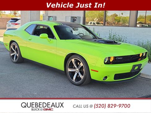 Used 2015 Dodge Challenger R/T image 1