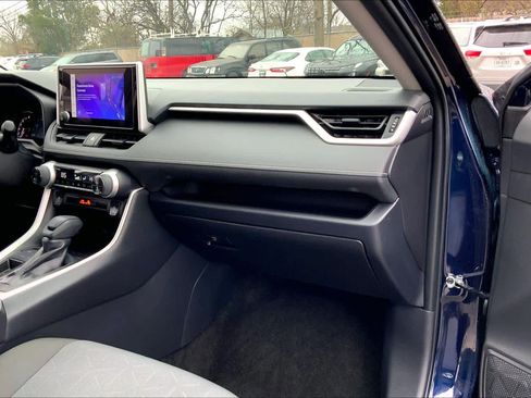 Used 2025 Toyota RAV4 XLE image 18