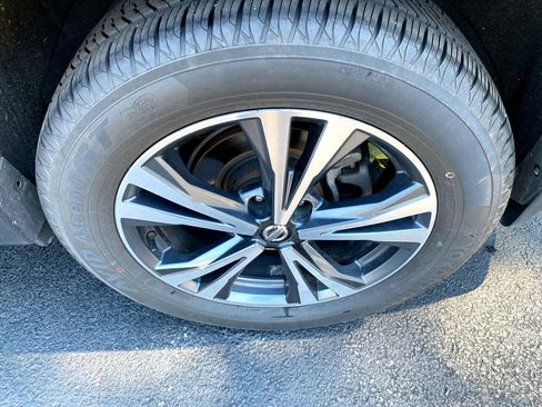 Used 2019 Nissan Rogue SV w/ Premium Package image 20