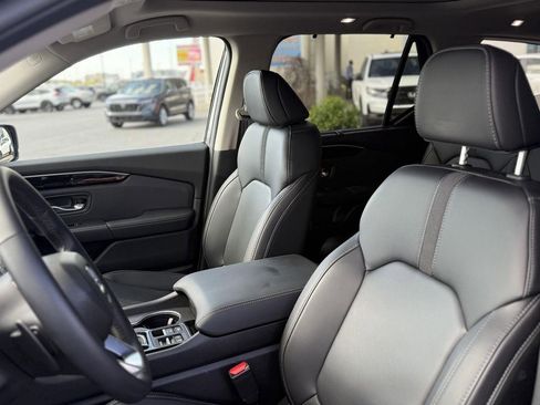 Certified 2025 Honda Pilot Touring image 19
