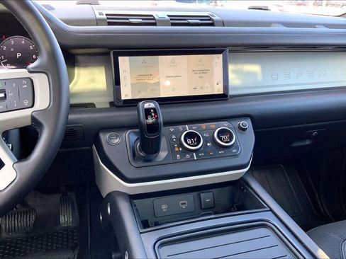 Used 2024 Land Rover Defender 110 X-Dynamic SE image 6