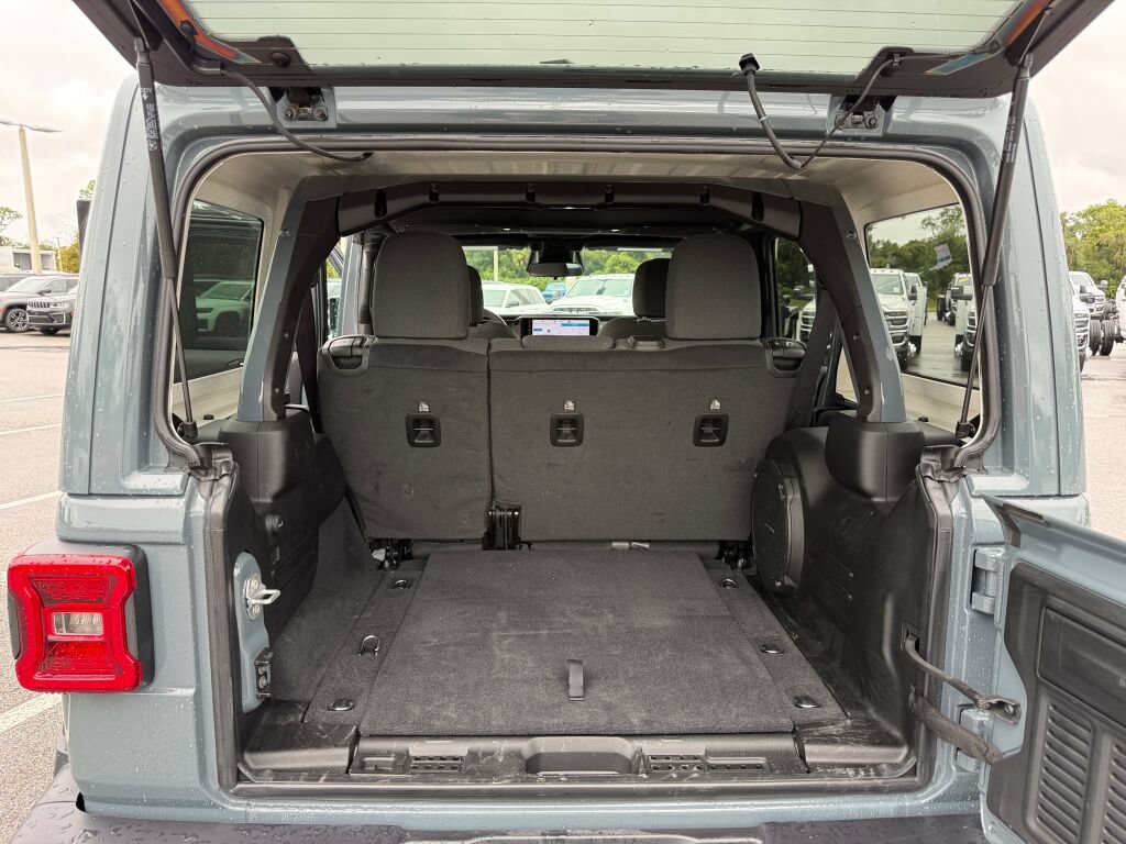 Used 2026 Jeep Wrangler Unlimited Sahara AWD/4WD image 31
