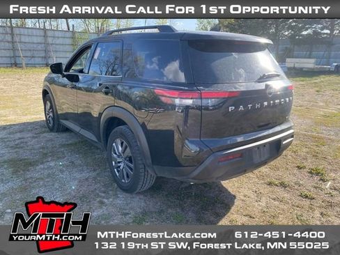 Used 2024 Nissan Pathfinder SV FWD image 6