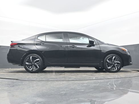 New 2025 Nissan Versa SR image 29