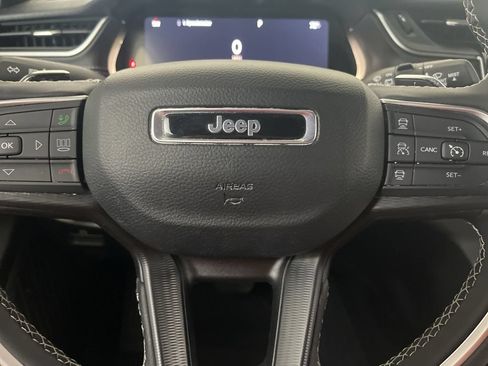 Used 2025 Jeep Grand Cherokee Laredo AWD/4WD image 62