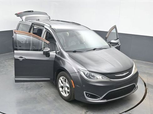 Used 2017 Chrysler Pacifica Touring-L Plus w/ Tire & Wheel Group FWD image 52