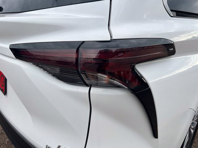 Used 2024 Toyota Sienna LE AWD/4WD image 10