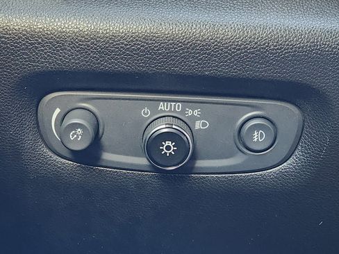 Used 2018 Chevrolet Traverse LT image 22