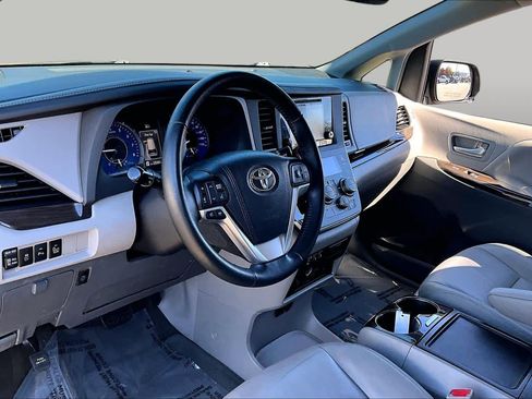 Used 2015 Toyota Sienna XLE Premium AWD/4WD image 17