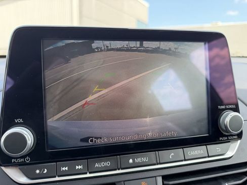 Used 2024 Nissan Altima 2.5 SR FWD image 19
