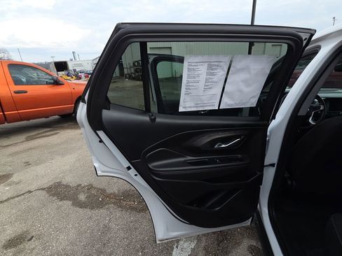 Used 2024 GMC Terrain SLE image 12