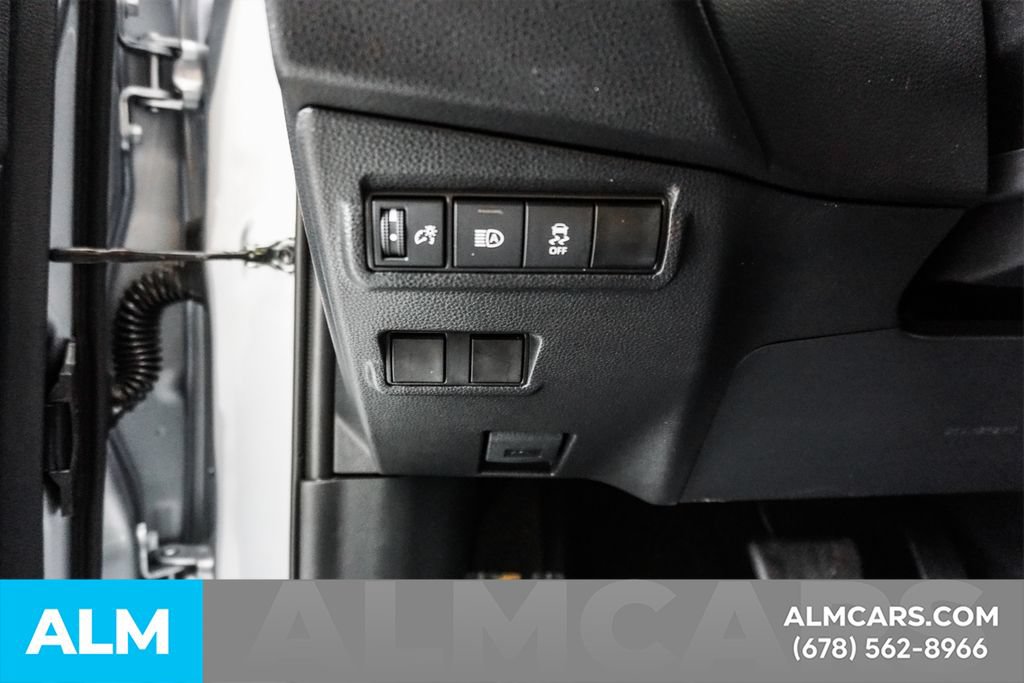 Used 2026 Toyota Corolla Cross XLE FWD image 27