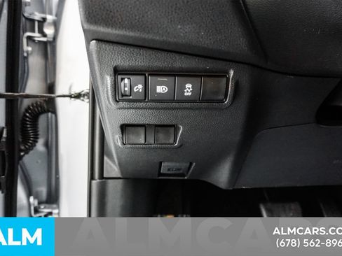 Used 2026 Toyota Corolla Cross XLE FWD image 27