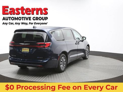 Used 2023 Chrysler Pacifica Touring-L FWD image 42