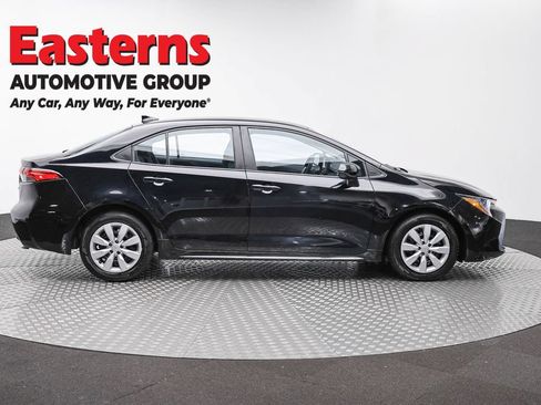 Used 2025 Toyota Corolla LE FWD image 4