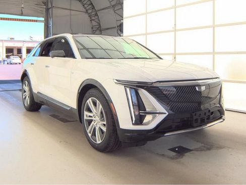 Used 2024 Cadillac Lyriq Tech RWD image 4
