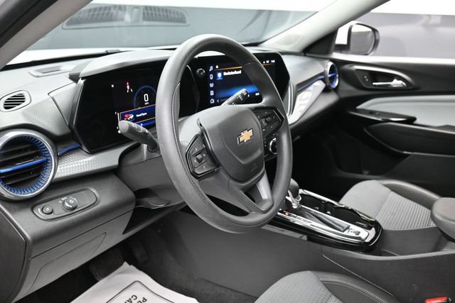 Used 2025 Chevrolet Trax LT FWD image 14
