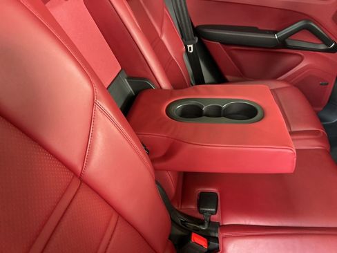 Used 2022 Porsche Cayenne w/ Premium Package Plus image 29