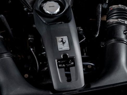 Used 2021 Ferrari F8 Tributo image 11