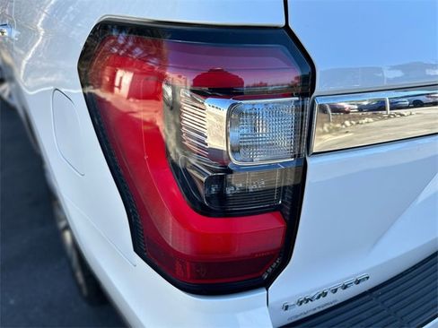 Used 2021 Ford Expedition Limited image 28