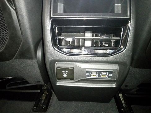 Used 2024 Jeep Grand Cherokee Altitude image 9