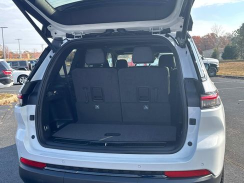 New 2025 Jeep Grand Cherokee L Altitude image 13