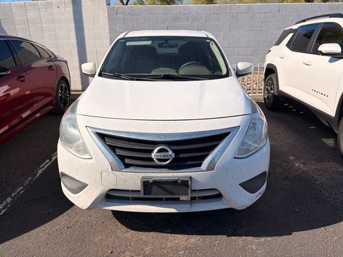 Used 2019 Nissan Versa SV FWD image 3