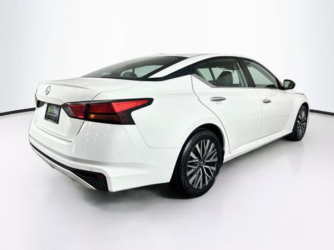 Used 2025 Nissan Altima 2.5 SV FWD image 9