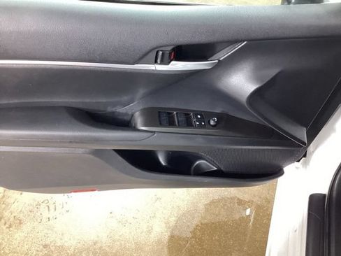 Used 2024 Toyota Camry SE FWD image 11