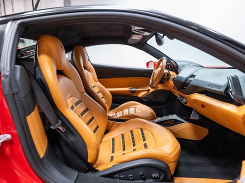 Used 2016 Ferrari 488 GTB RWD image 38