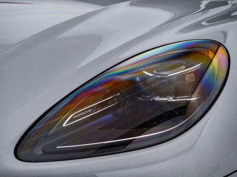 Certified 2025 Porsche Macan w/ Premium Package Plus AWD/4WD image 7