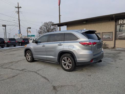 Used 2014 Toyota Highlander XLE image 9