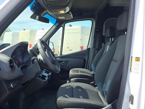 Used 2025 Mercedes-Benz Sprinter 2500 image 23