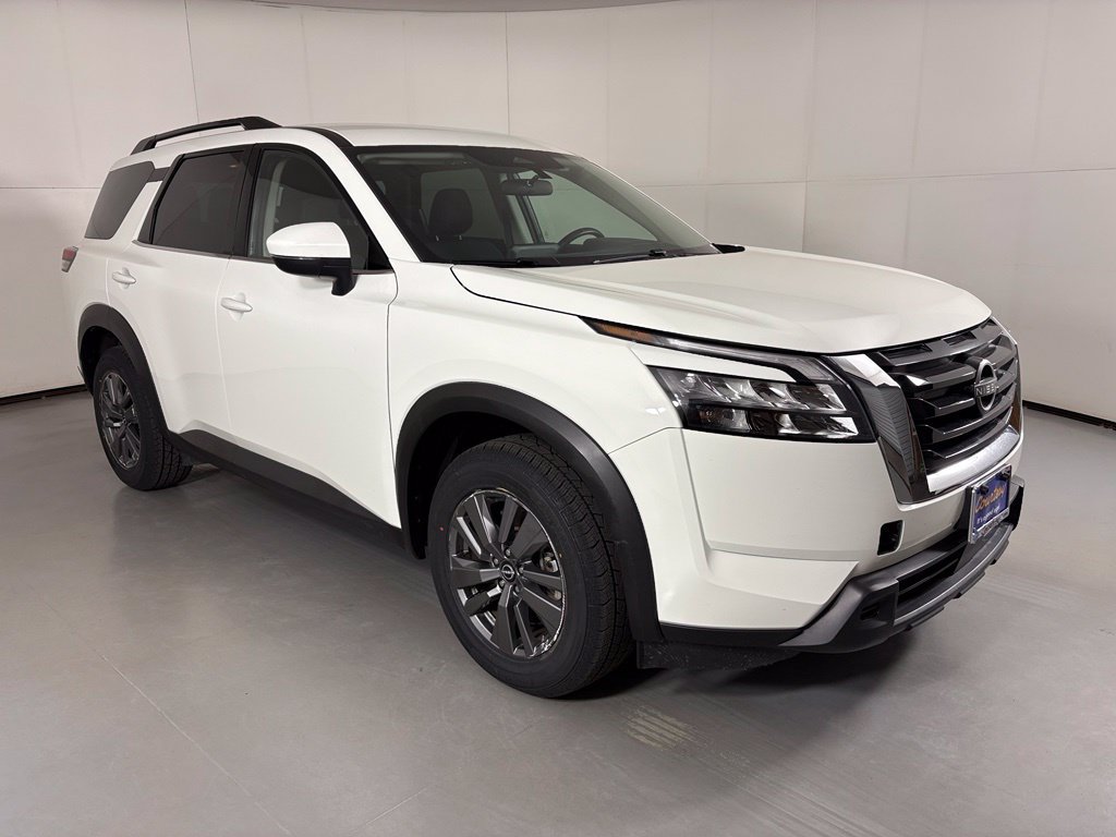 Used 2024 Nissan Pathfinder SV FWD image 2