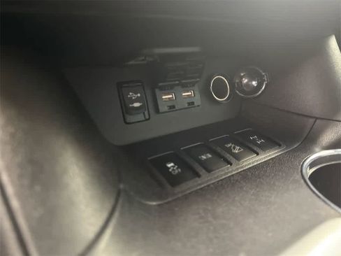 Used 2019 Toyota Highlander XLE image 34