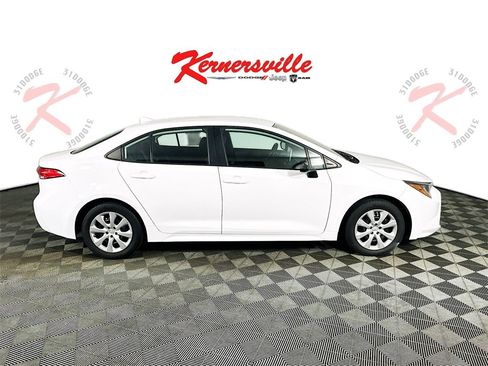 Used 2021 Toyota Corolla LE image 8