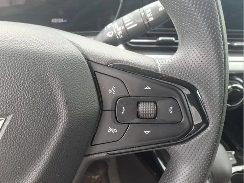 Used 2025 Chevrolet Trax LT FWD image 22