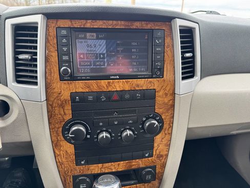 Used 2010 Jeep Grand Cherokee Limited w/ Trailer Tow Group IV image 16