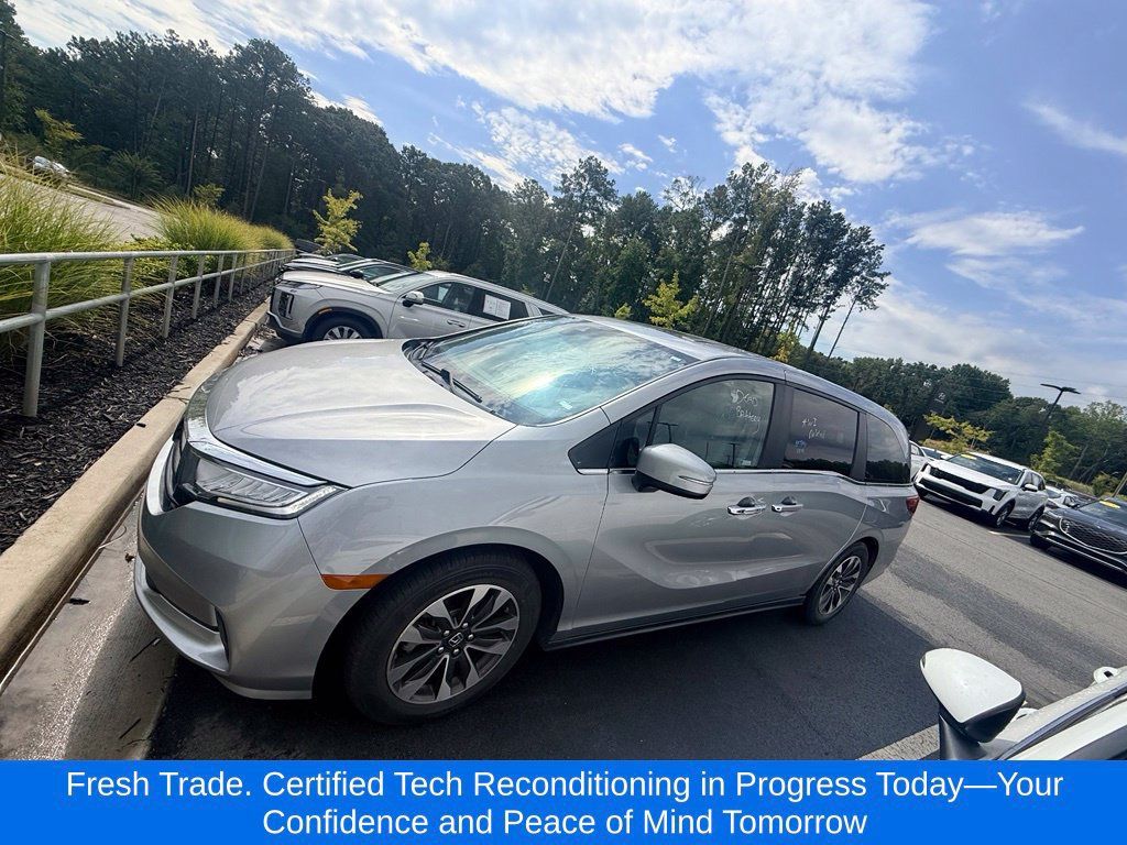 Used 2024 Honda Odyssey EX-L image 2